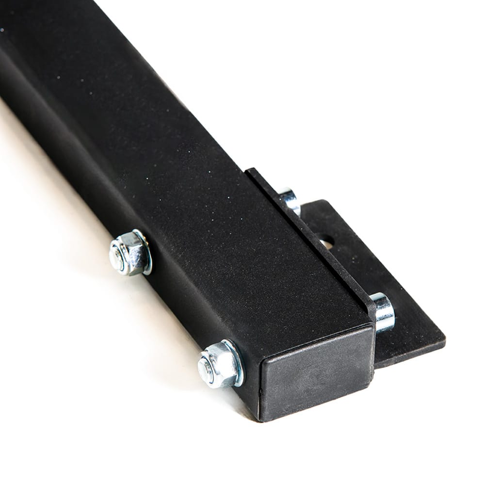 Particolare dell'ancoraggio a pavimento del Medium Rack Heavy EVERGY con viti e piastra metallica (9626748551446) (9626747732246)