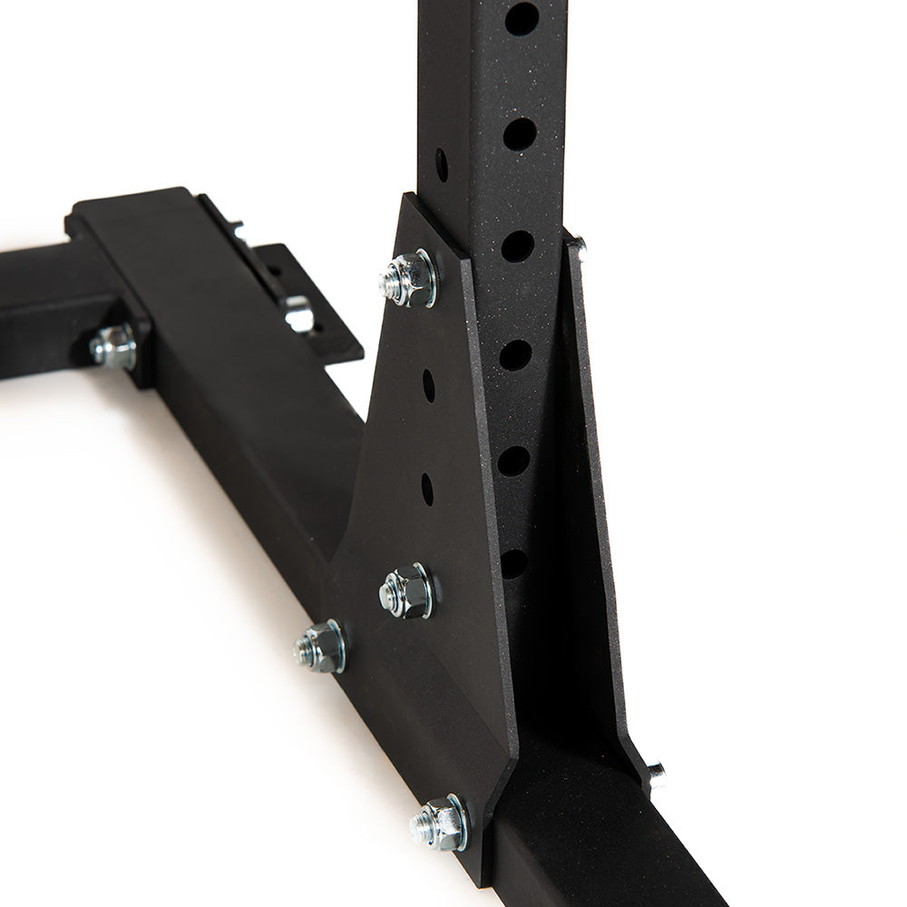 Detalle de la base del Medium Rack Heavy EVERGY con soporte perforado y pernos de fijación. (9626748551446) (9626747732246)